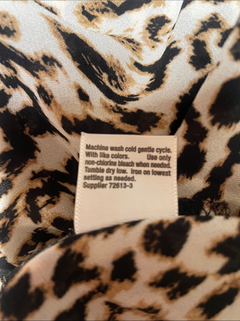 a.n.a. Leopard Animal Print V-Neck Blouse Roll Tab Sleeve M - Picture 6 of 9
